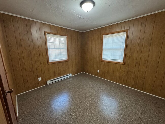 Building Photo - Ready to show!