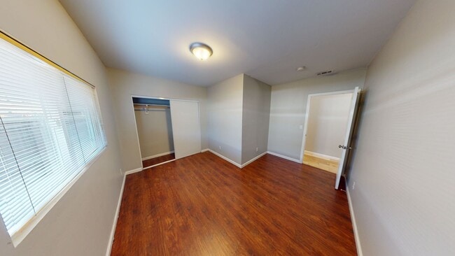 Building Photo - 4BD/3BA, Pool!! BIG house, 1800sqft!! (Lea...