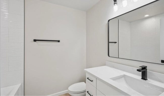 Building Photo - 323 Ashbrook Dr
