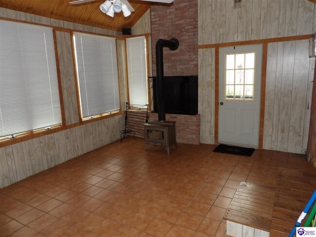 Building Photo - 593 Charlemagne Blvd