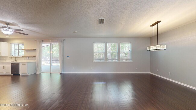 Building Photo - 1063 Collinswood Dr W