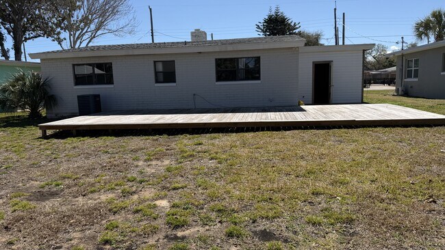 Building Photo - 215 Woodland Ave