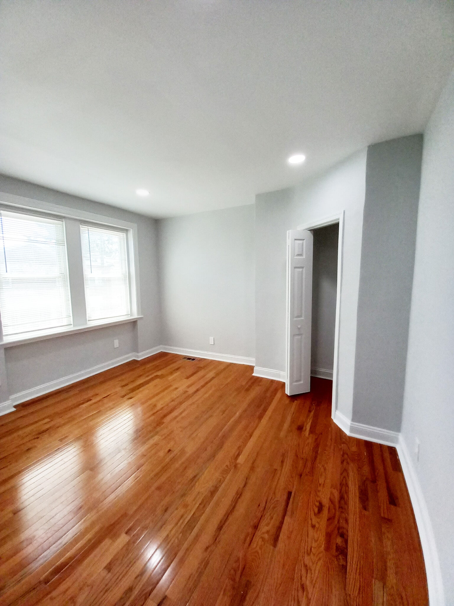 Building Photo - 943 E Stafford St