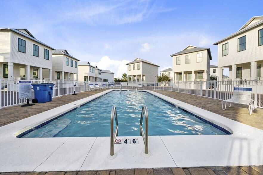 Building Photo - 7 W Gate