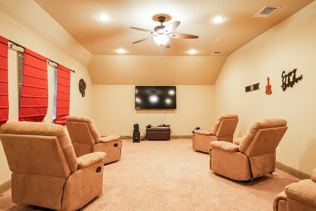 Building Photo - 5919 Dewdrop Ln