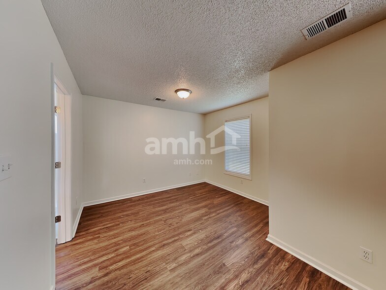 Building Photo - 361 Whitney Ln