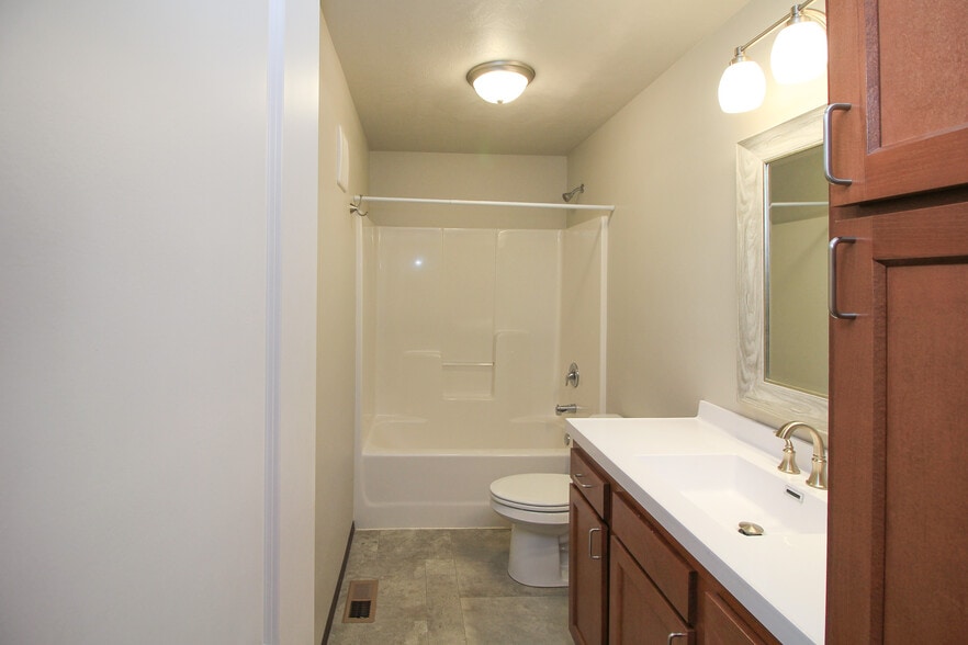 Building Photo - 110 Tanner Ct