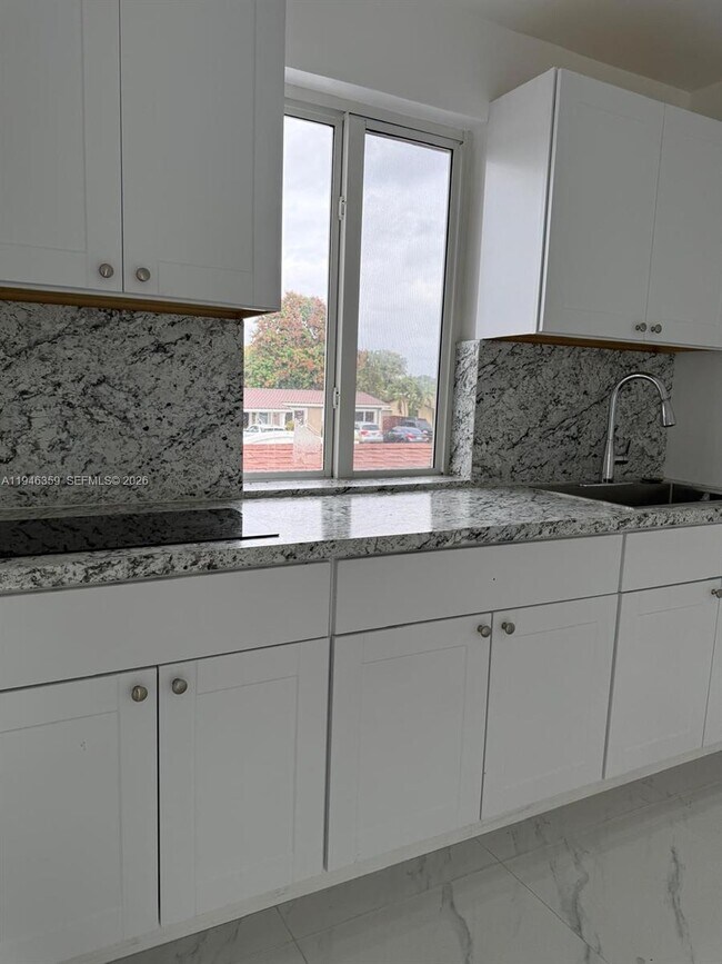 Building Photo - 730 Curtiss Dr