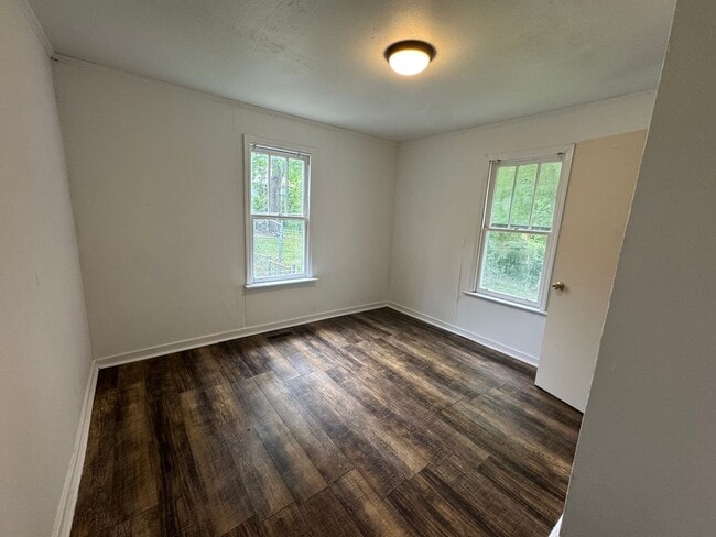 Building Photo - 2 Bedroom, 1 Bath House in Columbia!