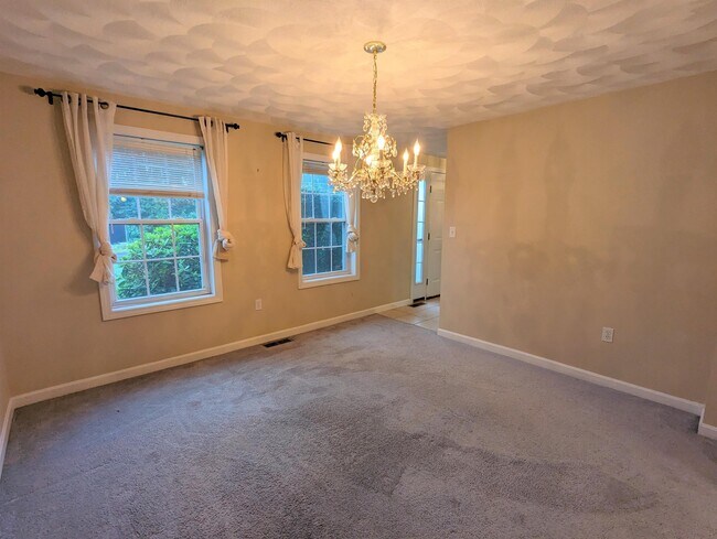 Building Photo - 17 Cottonwood Rd