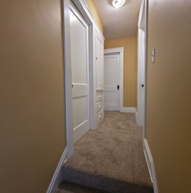 Building Photo - Single Family Home 3 beds 1 bath Available Now!