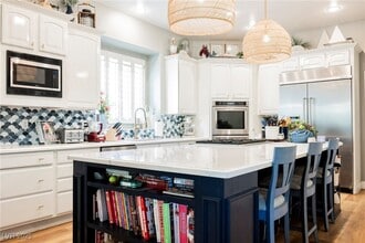 Building Photo - 9716 Gavin Stone Ave