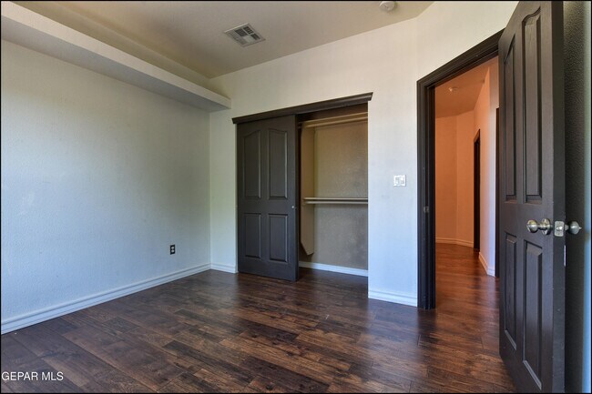 Building Photo - 5649 Valley Maple Dr