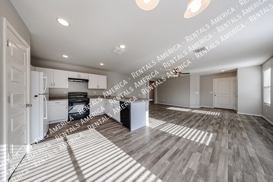 Building Photo - 932 Kachina Dr