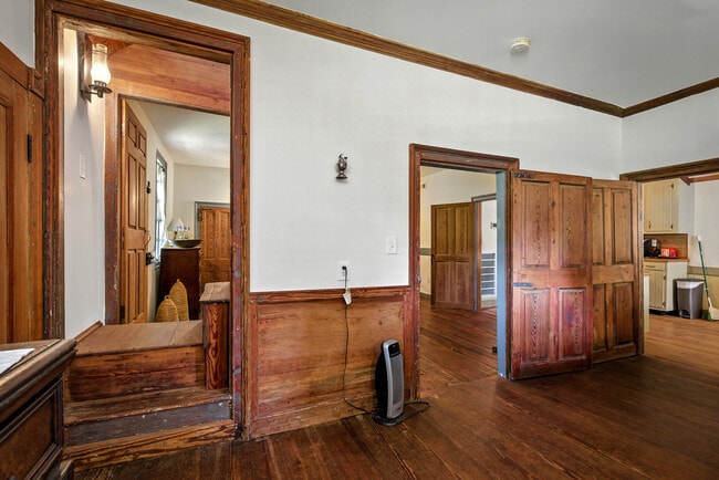 Building Photo - 11826 Colonial Trail W