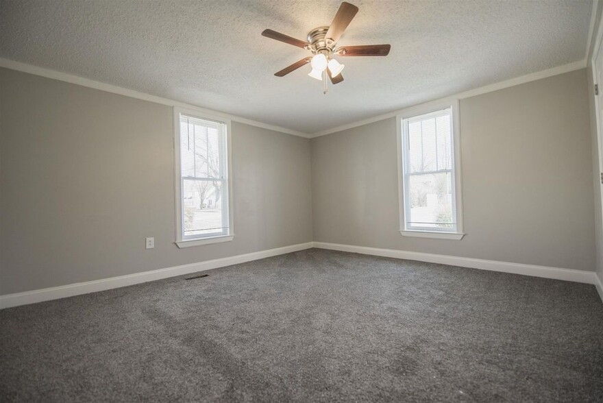 Ceiling fans in both bedrooms - 725 North Academy Street