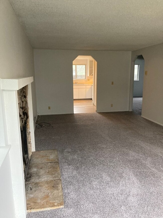 Building Photo - 3210 S E Ct
