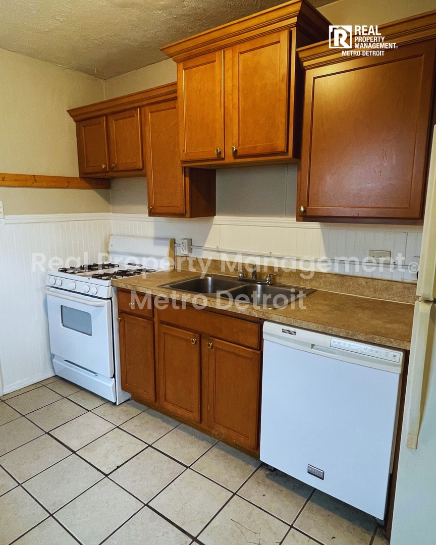 Building Photo - 11067 Hupp Ave