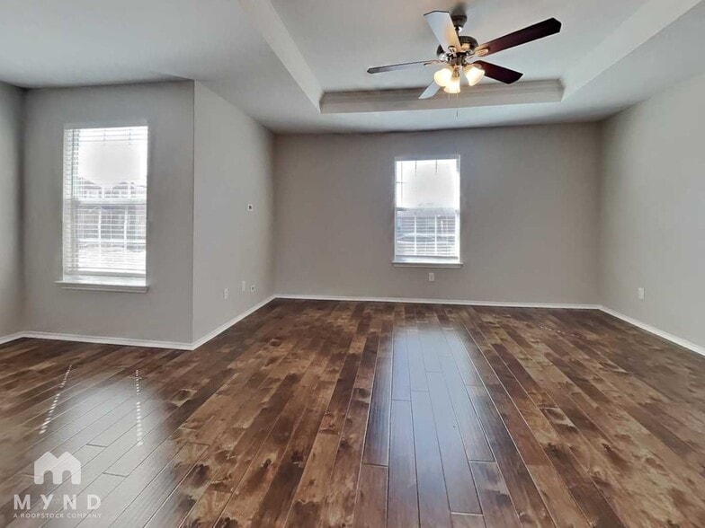 Building Photo - 11331 Fine Design