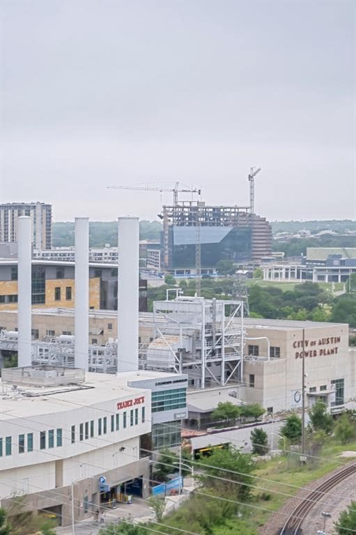 Building Photo - 300 Bowie St