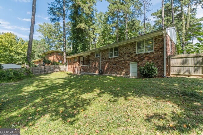 Building Photo - 427 Peyton Rd SW