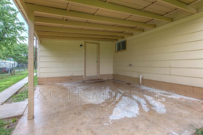 Building Photo - 212 201st E Ave