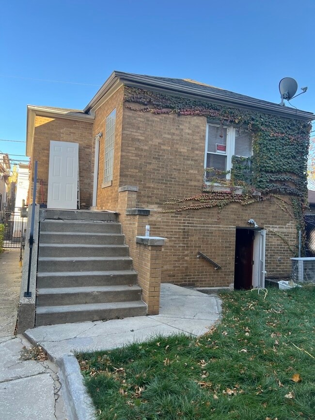 Building Photo - 1741 N Long Ave