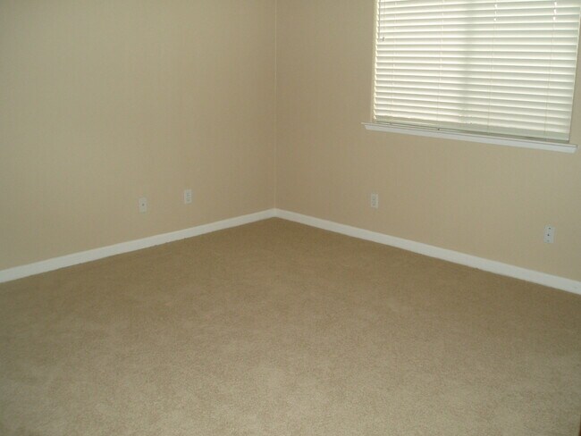 Building Photo - Beautiful 4 Bedroom home in the Clovis District