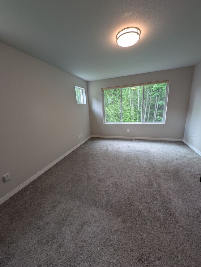 Building Photo - Pristine Bremerton 3 Bedroom Home AVAILABL...
