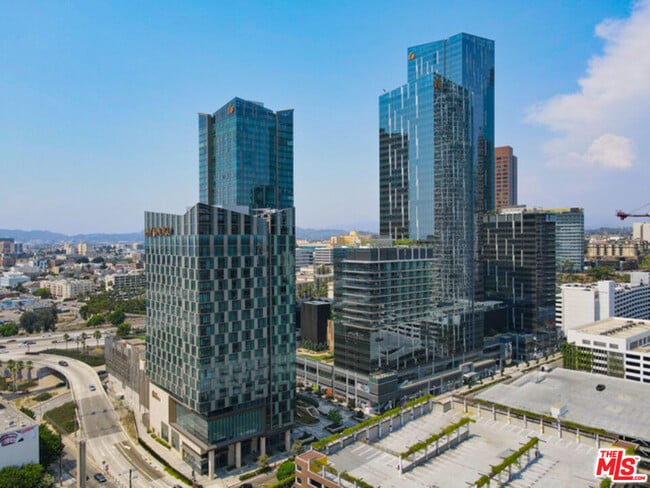 Building Photo - 889 Francisco St