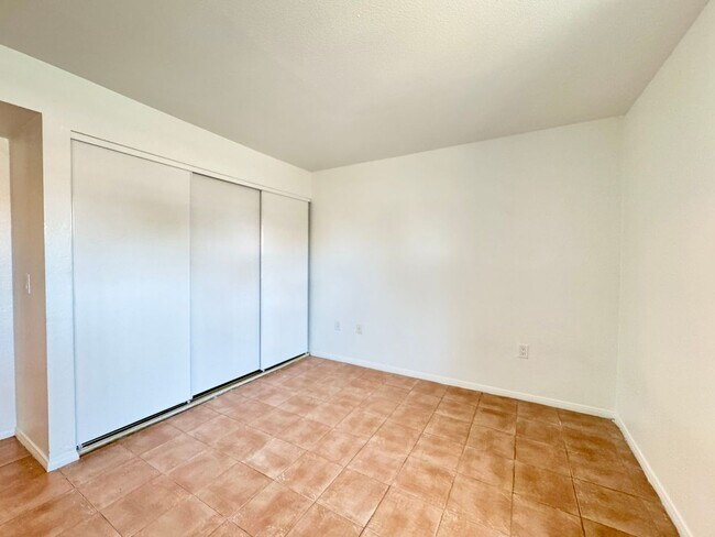 Building Photo - 3145 E Flamingo Rd
