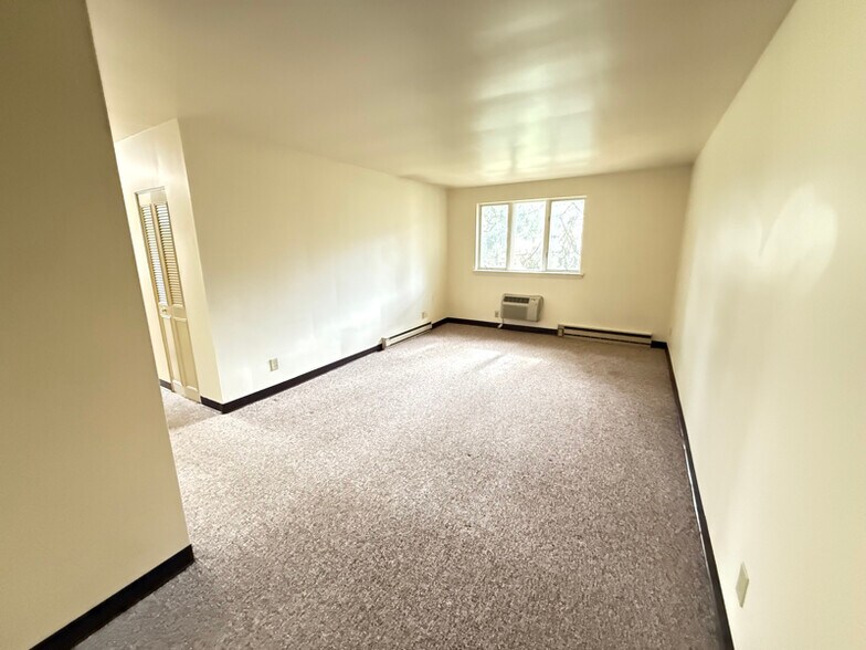 Building Photo - 302 15th St