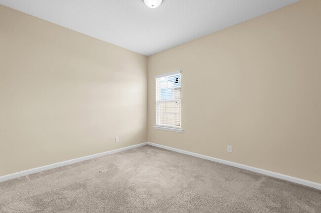 Building Photo - AVAILABLE MAY 2025 [NO PETS PREFERRED: x1 ...