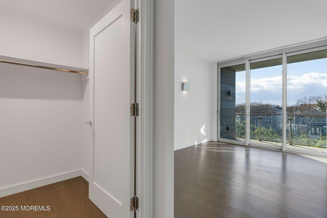 Building Photo - 15 Morris Ave