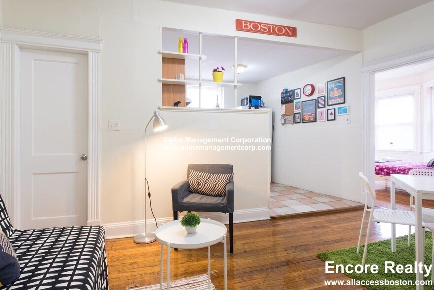 Building Photo - 126 Warren St