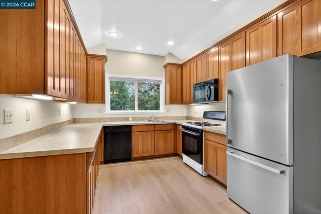 Building Photo - 261 Castle Hill Ranch Rd