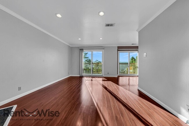 Building Photo - 963 Ridgeview Ct