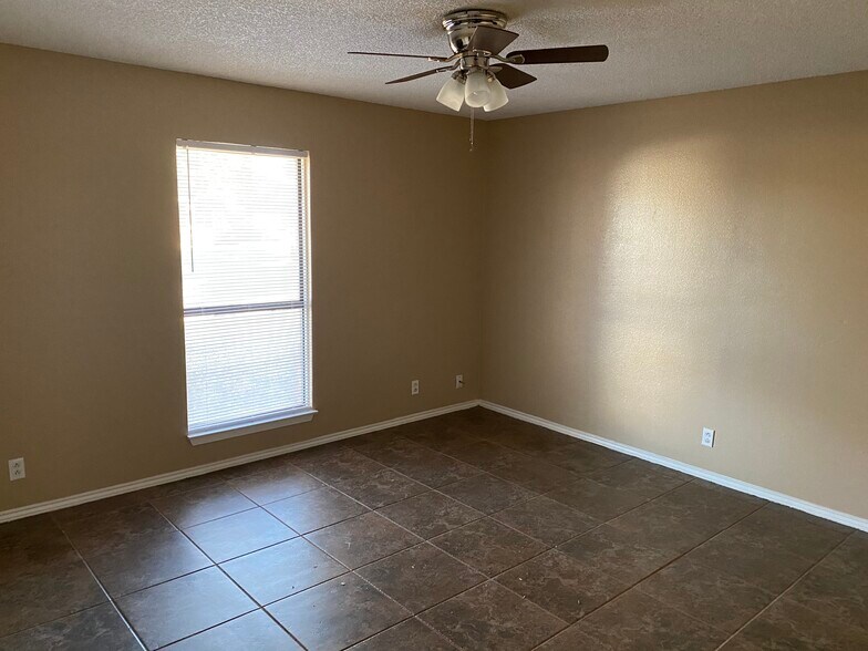 Bedroom 2 - 4406 Parkhurst Dr