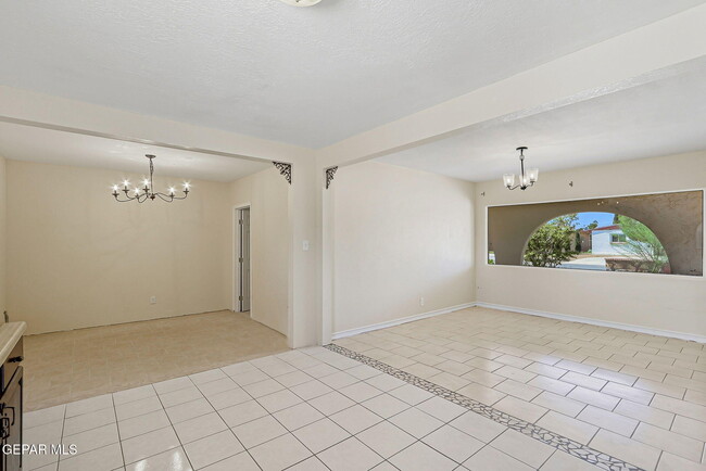 Building Photo - 400 De Vargas Dr
