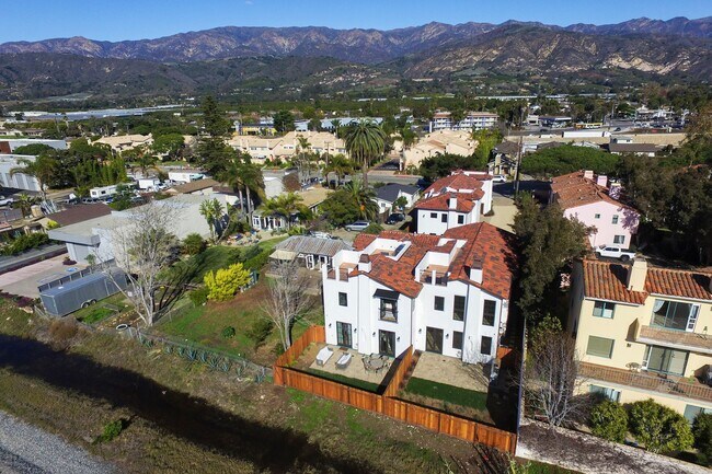 Building Photo - 4285 Carpinteria Ave