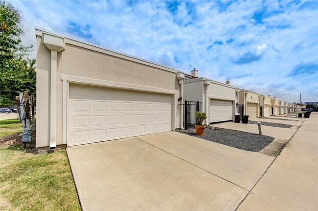 Building Photo - 13431 Preston Cliff Ct