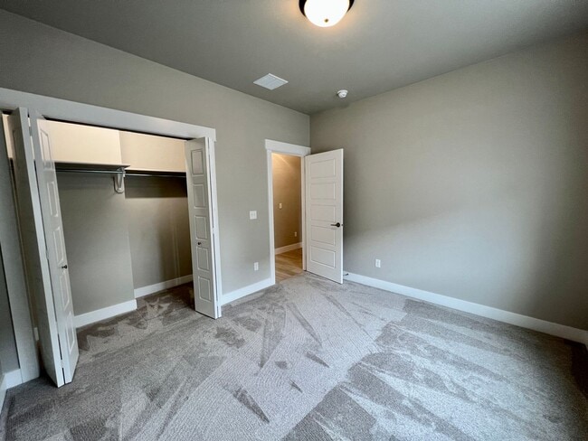 Building Photo - 3 Bed 2 Bath Beautiful Westend Home!