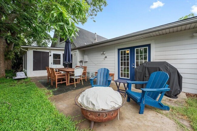 Building Photo - 2609 Friar Tuck Ln