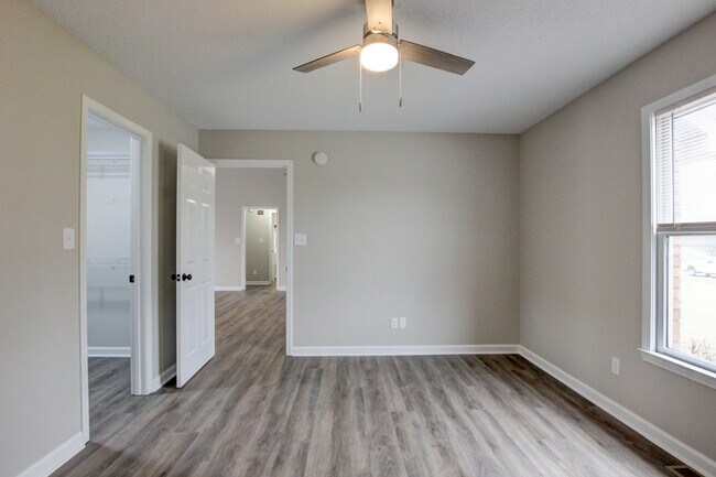 Building Photo - 2481 Clarksville Rd