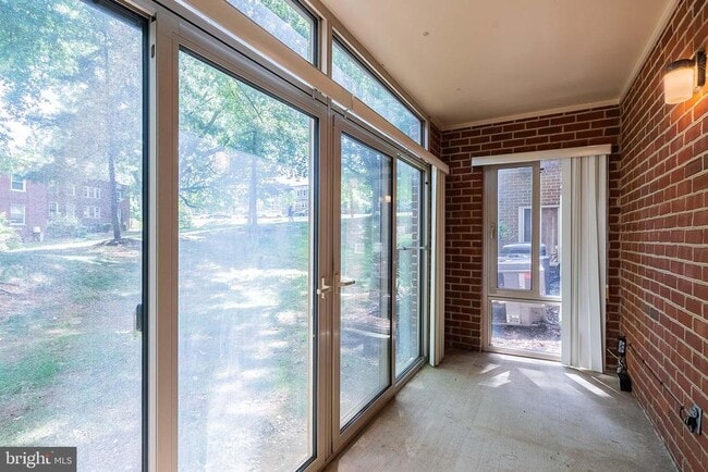 Building Photo - 1809 N Uhle St