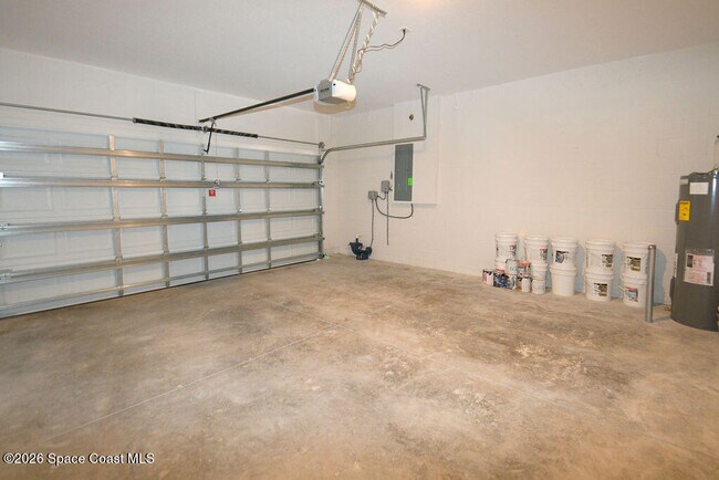 Building Photo - 657 Clearwater Ave