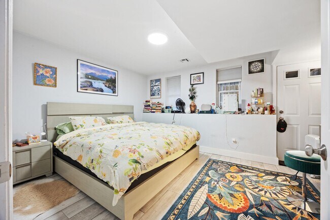 Building Photo - 316.5 6th St