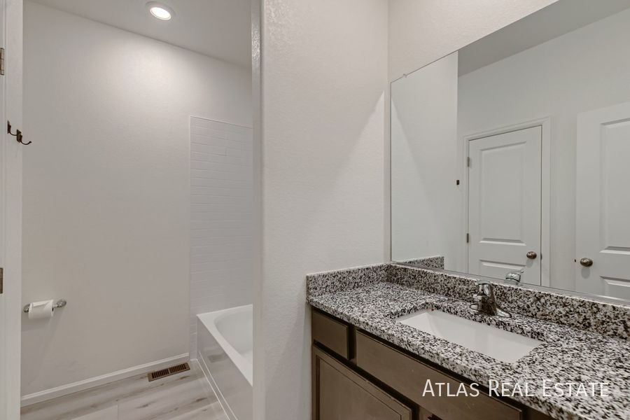 Building Photo - 987 Cascade Falls St