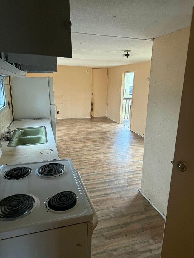 Building Photo - 1380 Mapleash Ave