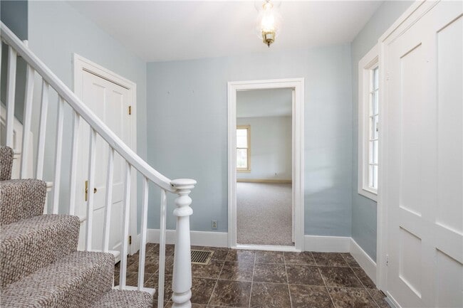 Building Photo - 1253 Fairport Rd